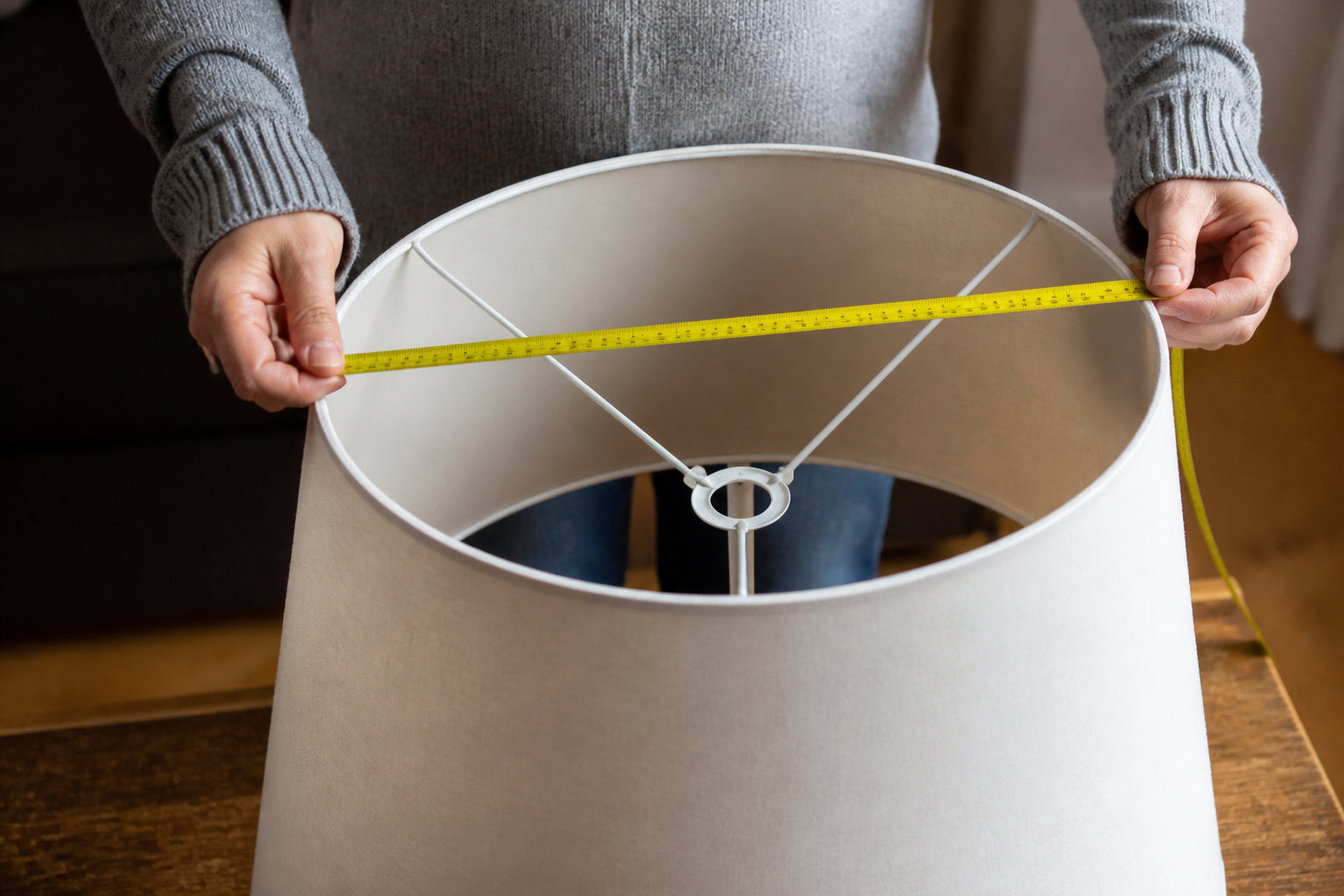 Fabriquer son abat-jour sans colle avec la technique de tension